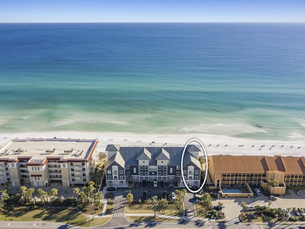 Beachfront Luxury Six Bedroom Vacation Rental in Destin with Rooftop Pool
